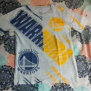 Warriors merch !! Authentic NBA shirt. Size in picture 🤍